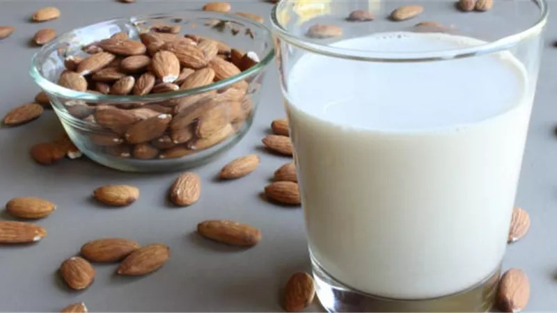 كوب لبن قبل أو بعد التمارين يساعدك على زيادة حجم العضلات