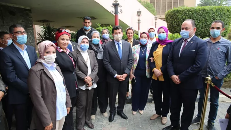وزير الشباب يطلق شعلة الأولمبياد الرياضي للمحافظات الحدودية