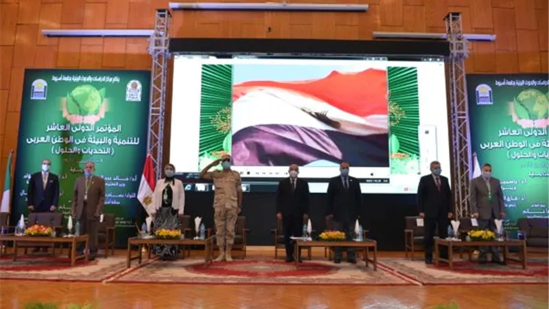 رئيس جامعة أسيوط يشيد بدراسات المؤتمر الـ10 للتنمية والبيئة فى الوطن العربى.. بالصور