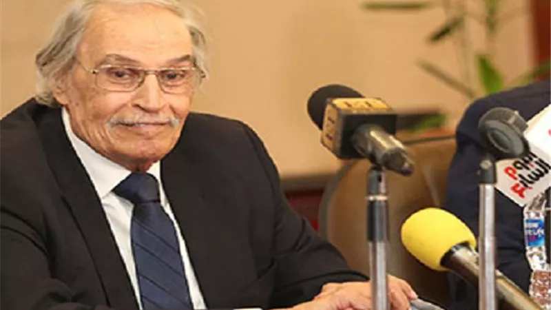 عزت العلايلي من تكريمه بالإسكندرية: مشوارى صعب ولن أنسى أصدقائى الراحلين