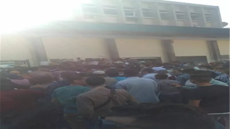 تزاحم لسحب كراسات الشروط وسداد مقدمات حجز وحدات الاسكان الاجتماعى باسوان