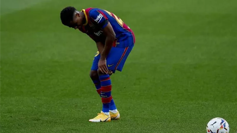 برشلونة يفتقد جهود مهاجمه الصاعد 4 شهور بسبب الاصابة
