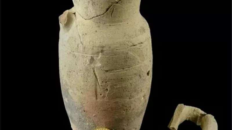 العثور على عملات ذهبية إسلامية في القدس ترجع لألف عام