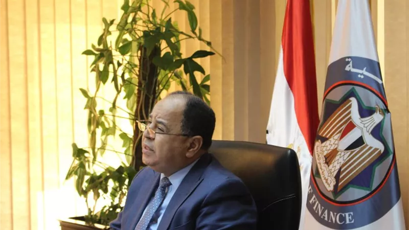 الحكومة تدرس إلغاء الضرائب العقارية على المصانع