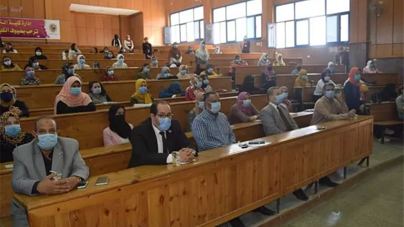 تربية سوهاج تستعرض مستجدات ڤيروس كورونا ودور طلابها في الوقاية منه