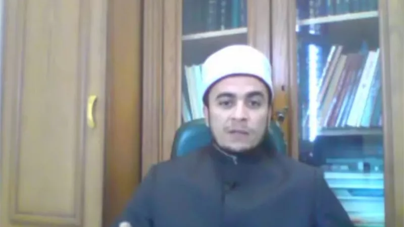 هل استخدام انترنت العمل في إرسال الرسائل الخاصة حرام؟ .. دار الإفتاء تجيب