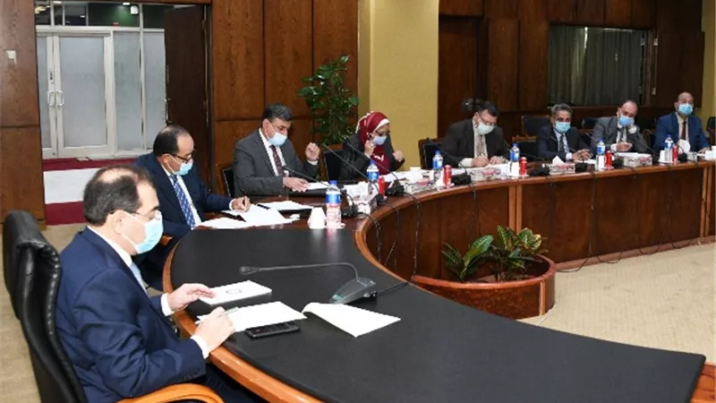 وزير البترول يوجه بسرعة تلبية مطالب المستثمرين بتوصيل الغاز للمناطق الصناعية الجديدة