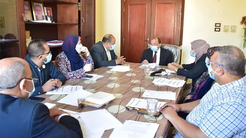 رئيس جامعة بني سويف يقوم بزيارة مفاجئة لكلية تربية للطفولة المبكرة