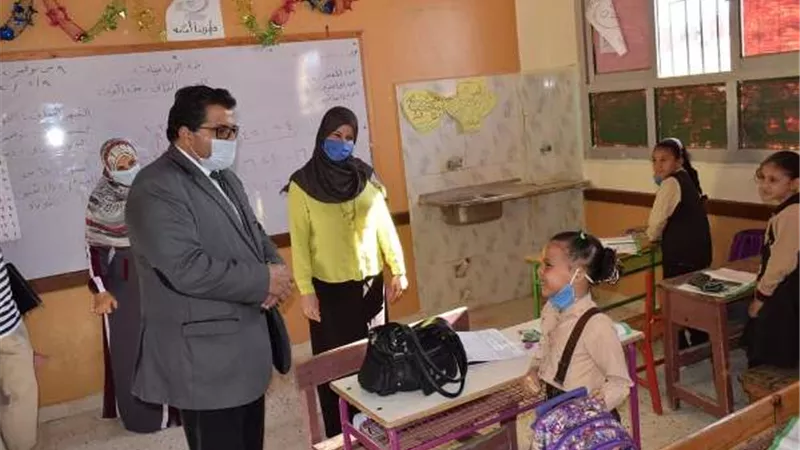 مدير تعليم جنوب سيناء يتابع مدرسة المجمع التعليمي بتوشكى