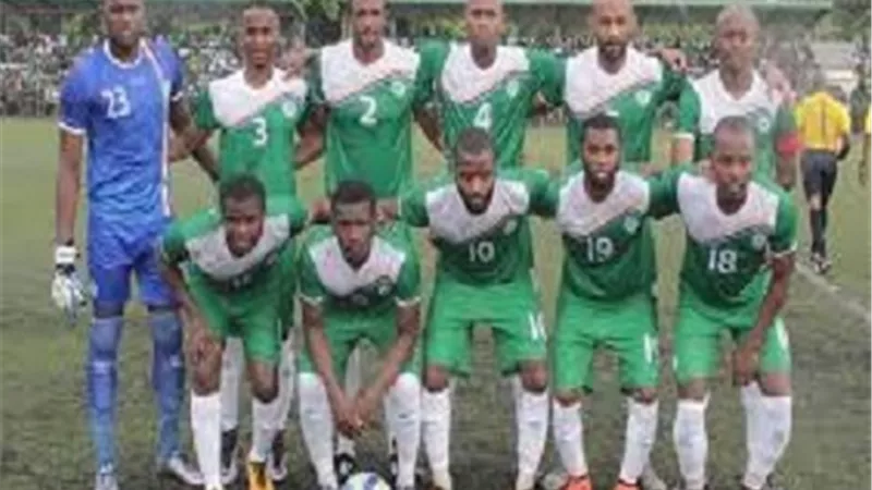 الجماهير المصرية تتابع جزر القمر امام كينيا