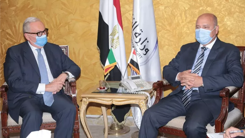 وزير النقل يبحث مع السفير الايطالي التعاون في مجال تشغيل خطوط ملاحية منتظمة بين البلدين