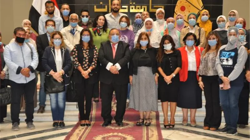 تفاصيل اجتماع رئيس جامعة حلوان مع الأمين العام للجنة الوطنية المصرية لمنظمة اليونسكو.. بالصور