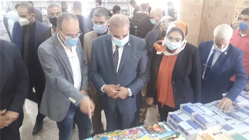 د. هيثم الحاج علي يفتتح معرض الكتاب بجامعة الأزهر