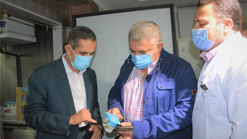 تحرير ٤٤٥ محضر وغلق ٧ منشآت ومجازاة ٢٨٢ موظف بمشاركة الرقابة الادارية-صور