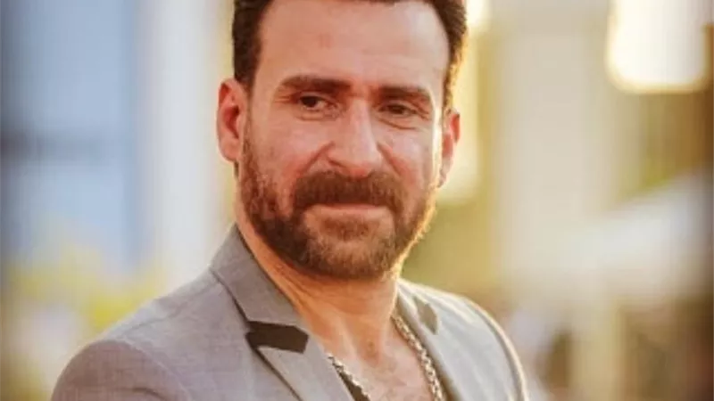 نضال الشافعي يشارك متابعيه إطلالة جديدة