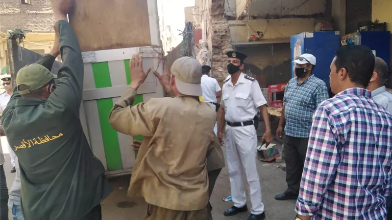 تحرير 130 محضر ومخالفة فى حملة للمرافق بالأقصر