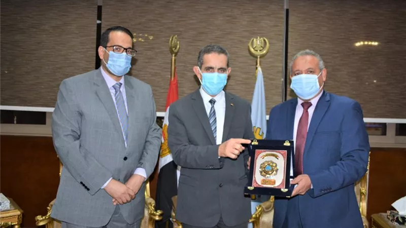 محافظ الغربية يكرم مديرى التعليم الفنى ويؤكد دعمة لتطويرة -صور