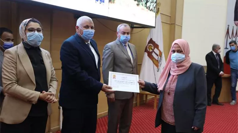 الزملوط يشدد بمنع تطوير وإقامة أي منشآت بمشروع المجمع الحكومي المميكن بالخارجة