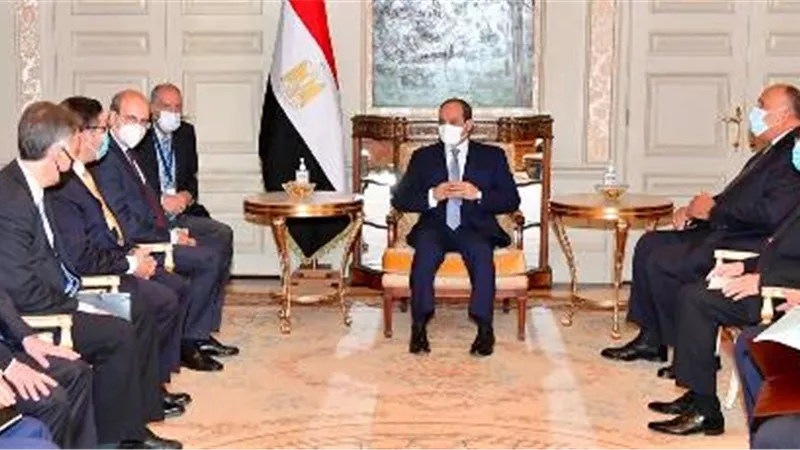 السيسي: اتفاقية ترسم الحدود بين مصر واليونان تتيح تعظيم الاستفادة من مخزون الغاز الطبيعي بالمناطق الاقتصادية بالبلدين