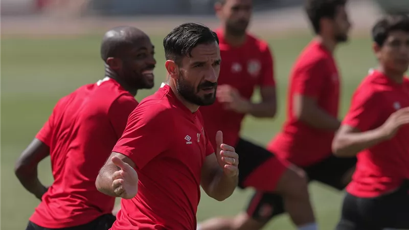 نجم الاهلى يخضع للفحص الطبي
