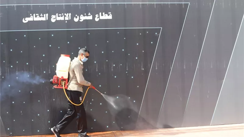 تعقيم مبنى قطاع شئون الإنتاج الثقافى بالكامل وساحة الهناجر.. صور