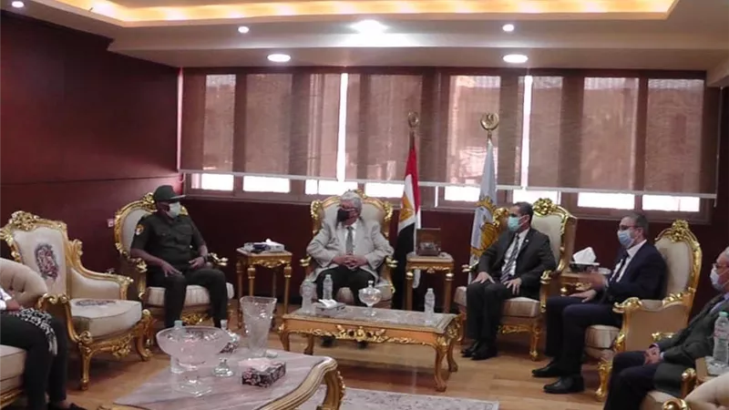 بدء دراسة الكثافات والاشتراطات البنائية والسكانية لمدينتى طنطا والمحلة-صور