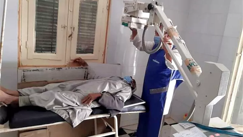 حياة كريمة تواصل أعمال الكشف الطبى فى 7 تخصصات مجانا بالوادى الجديد..صور