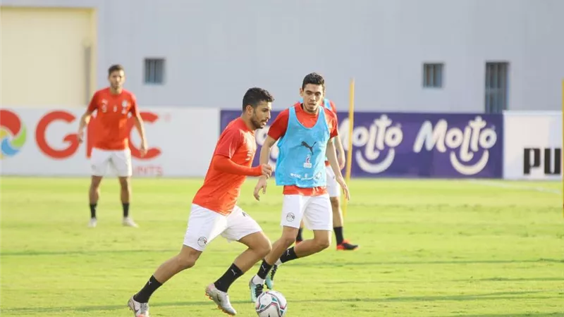 محمد حمدي يغادر معسكر المنتخب الوطني لهذا السبب