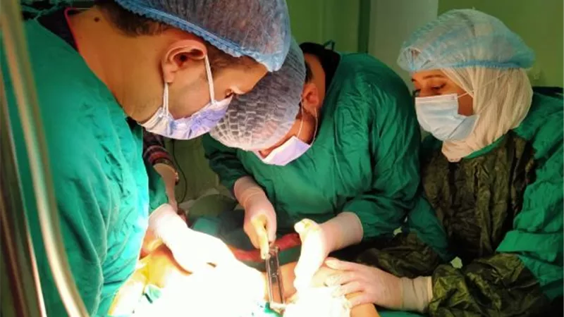 إجراء جراحات تجميلية وتكميلية بمركز الحروق بمستشفى ههيا المركزى.. بالصور