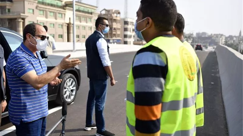 الرئيس يتفقد مشروعات تطوير المحاور والكبارى بمحافظتى القاهرة والجيزة