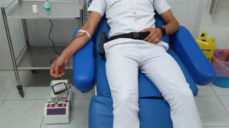 ضابط شرطة يتبرع بدمه لسجين لإجراء عملية جراحية بالدقهلية