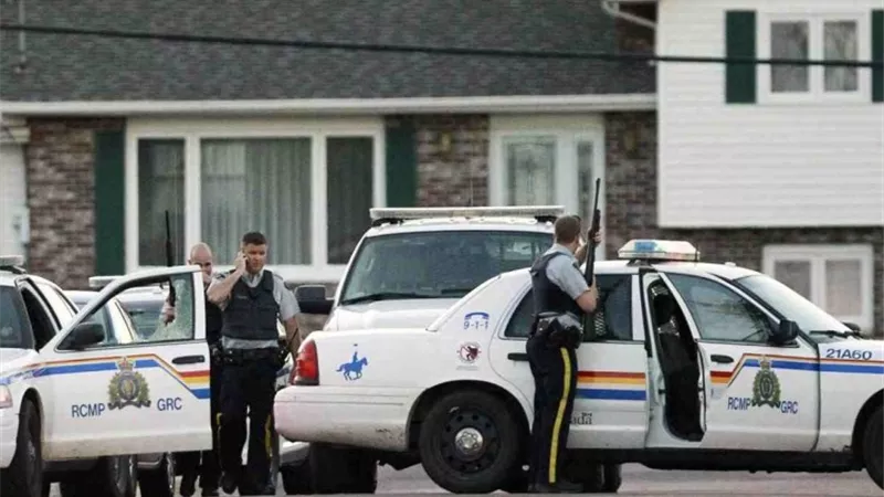 كندا تعلن عدم وجود إصابات حتى الآن في حادث محتمل لاحتجاز رهائن في مونتريال