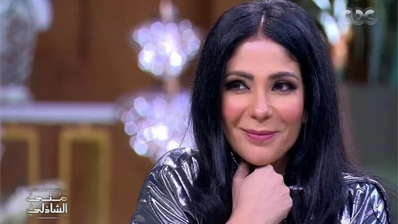 بسبب منى زكى.. احمد حلمى يهدد محمد فراج
