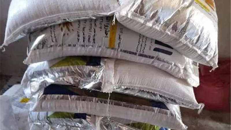 ضبط طن أرز وسكر داخل شركة تعبئة مواد غذائية تعمل بدون تراخيص بمدينة العاشر