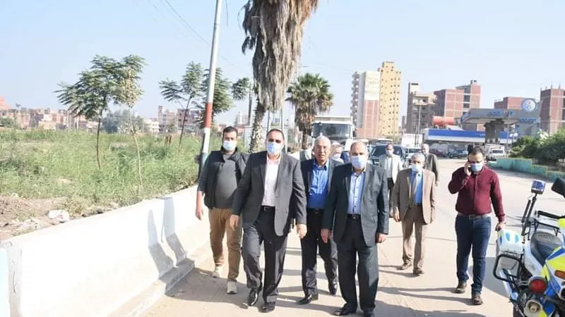 غراب يأمر بإصلاح إشارة المرور بمفارق طريق بنها الزقازيق