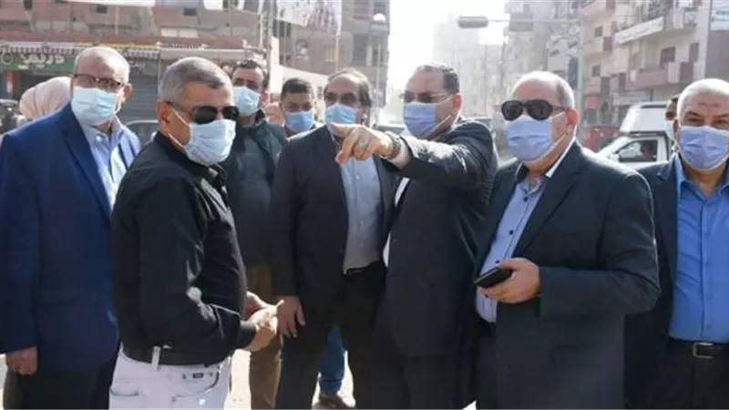 محافظ الشرقية يتفقد ويتابع أعمال رصف الشوارع الداخلية بمدينة منيا القمح.. بالصور