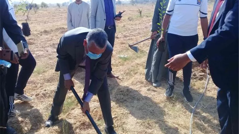 ضمن انشطة مبادرة هنجملها: غرس 1200 شجرة مثمرة بجامعة جنوب الوادى