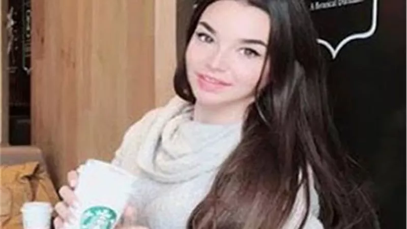 بـ مايوه بكينى.. جوهرة تخطف الانظار.. صور