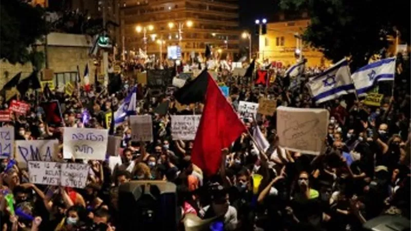 مظاهرات حاشدة فى إسرائيل لإسقاط نتنياهو واشتباكات مع الشرطة