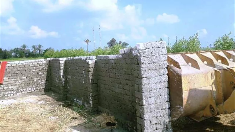 لجان ميدانية لرصد أي محاولة للبناء العشوائى على الأراضي الزراعية وإزالتها في المهد بالحسينية وديرب