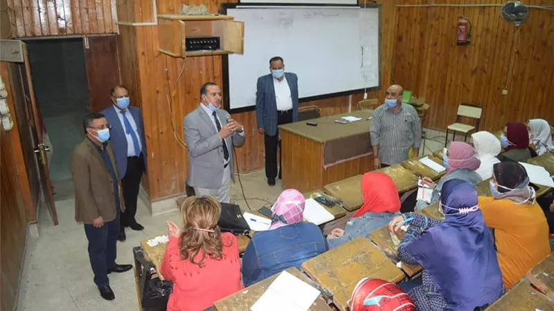 رئيس جامعة سوهاج يتابع انتظام المحاضرات بكلية العلوم