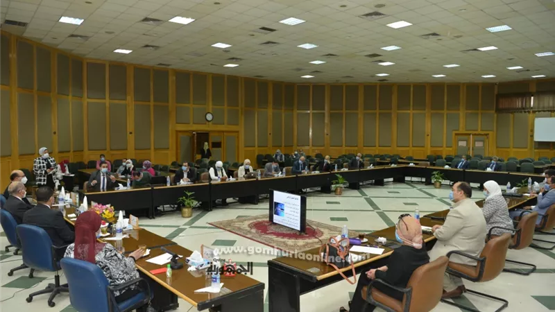 رئيس جامعة أسيوط يستقبل لجنة ممثلة عن المجلس الأعلى للجامعات