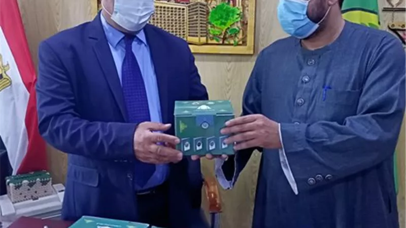 الأوقاف تهدي تعليم الإسماعيلية سلسلة رؤية لنشر التفاهم والسلام .صور