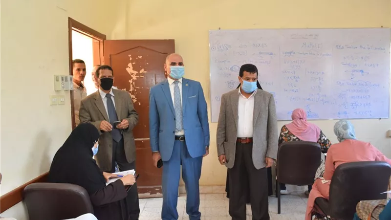 رئيس جامعة الأقصر في جولة للأطمئنان علي سير اختبارات القبول بالدبلومة التربوية