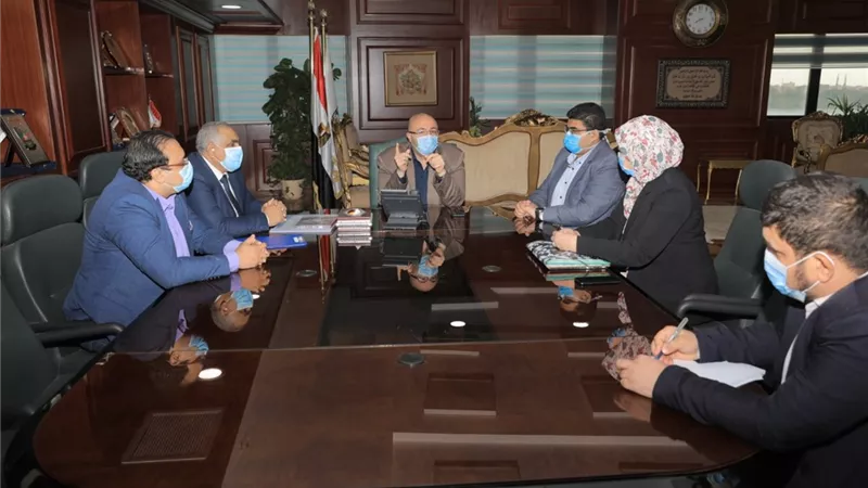 محافظ بنى سويف يلتقى وكيل الوزارة ونقيب المعلمين ورئيس مجلس امناء التعليم