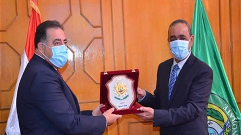 أمين عام القومي لأسر الشهداء يوقع بروتوكول تعاون مع محافظ الإسماعيلية لتقديم خدمات الرعاية