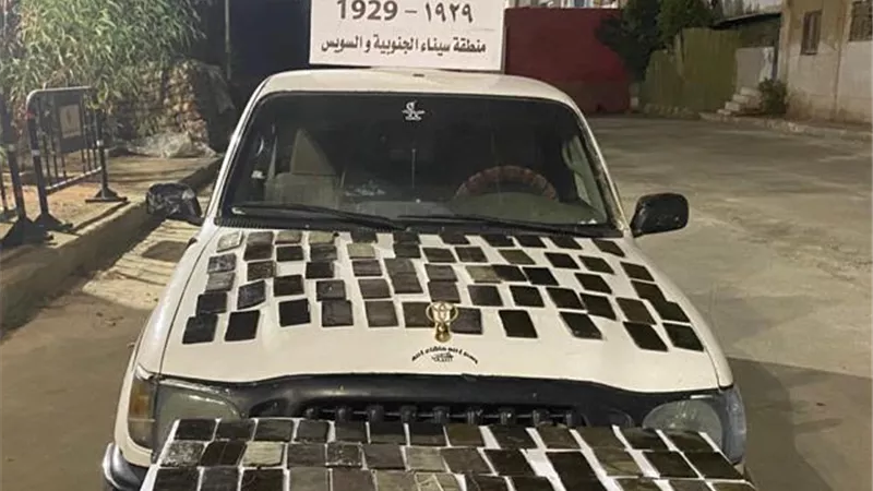 إحباط تهريب 120 طربة حشيش بحوزة مسجل