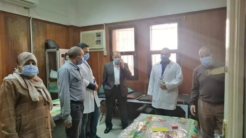 مدير التأمين الصحى يطلب توفير جهاز أشعة بعيادة بلبيس وتطوير الصيدلية.. بالصور
