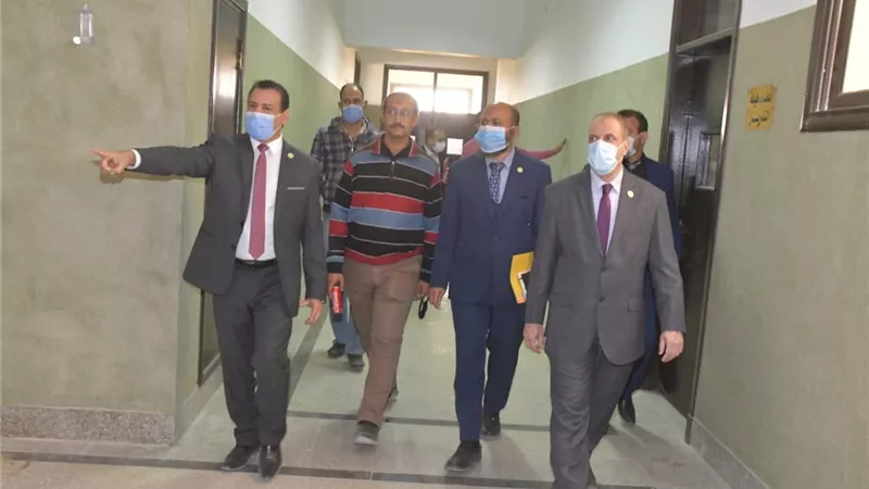 وفد وزارى يتفقد منشآت جامعة الوادى الجديد لدعم التخطيط وتمويل المشروعات