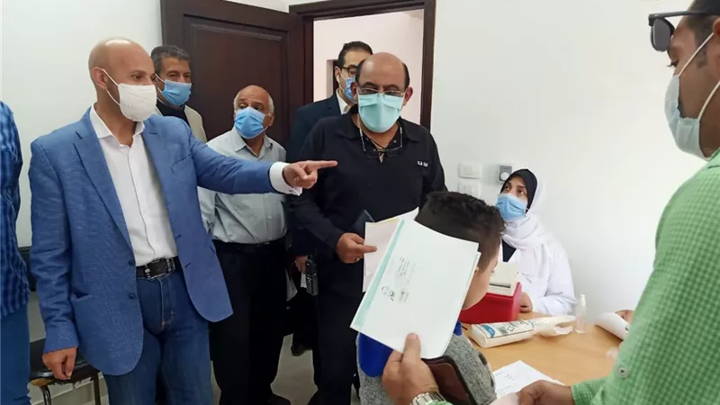 وكيل وزارة الصحة يتابع تطعيم المواطنين بلقاح الإنفلونزا الموسمي